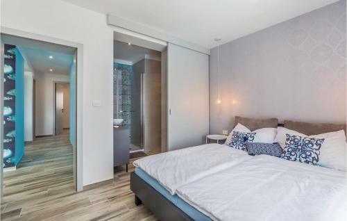Five-bedroom Holiday Home In Kornic