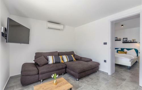Five-bedroom Holiday Home In Kornic