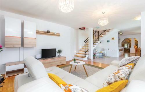 Three-bedroom Holiday Home In Kraljevica
