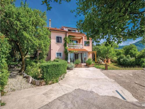 Two-bedroom Apartment In Krasica