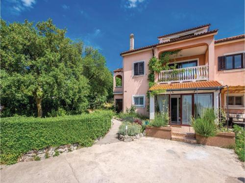 Two-bedroom Apartment In Krasica
