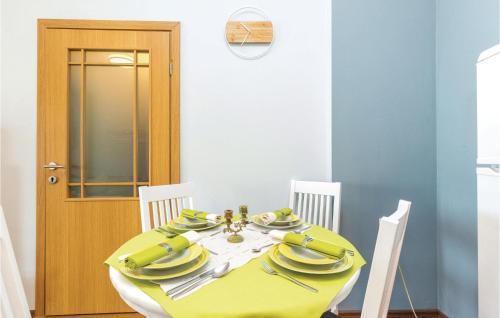 Two-bedroom Apartment In Krasica