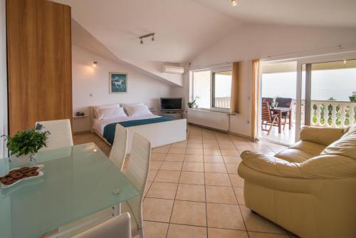 Apartments With A Parking Space Krk - 5424