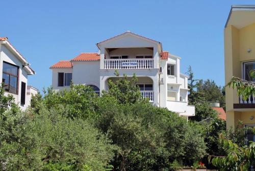 Apartments With A Parking Space Krk - 5424