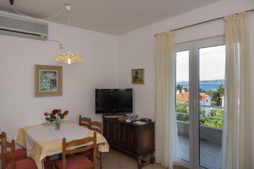 Apartments With A Parking Space Krk - 15331