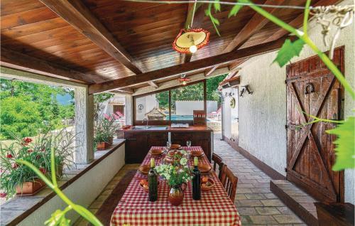 Holiday Home With Pool In Krsan