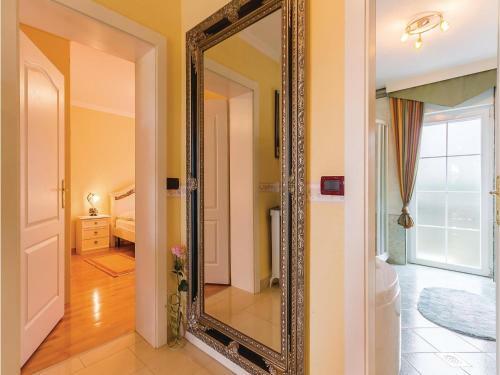 Six-bedroom Holiday Home In Labin