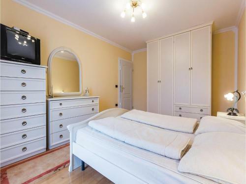 Six-bedroom Holiday Home In Labin