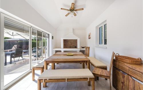 Six-bedroom Holiday Home In Labin