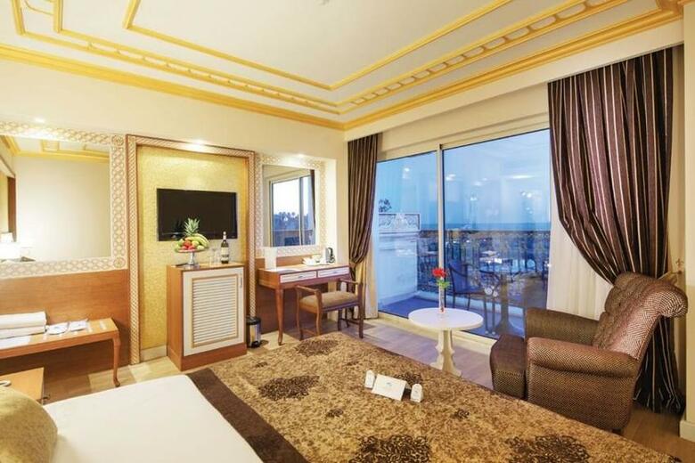 Hotel Crystal Palace Luxury Resort & Spa