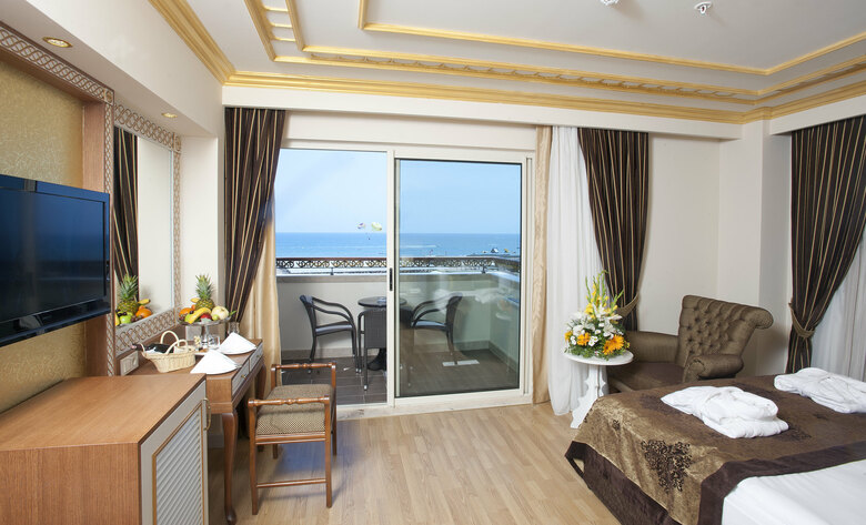 Hotel Crystal Palace Luxury Resort & Spa