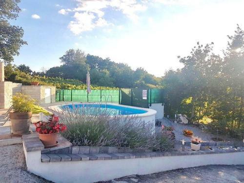 Relaxing Holiday House With Pool