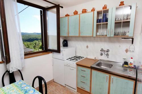 Hostal Apartments And Rooms With Parking Space Poljanak (Plitvice) - 5027