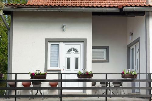 Hostal Apartment & Room Toma