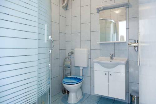Hostal Apartment & Room Toma