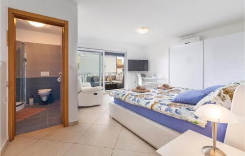 Three-bedroom Apartment In Liznjan
