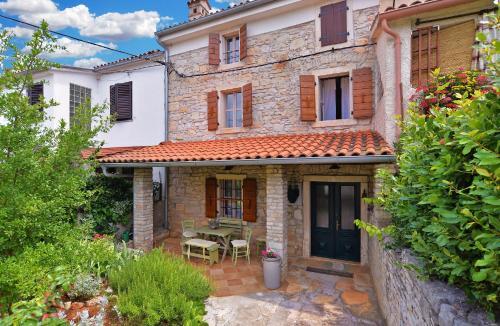House Adriana 1715