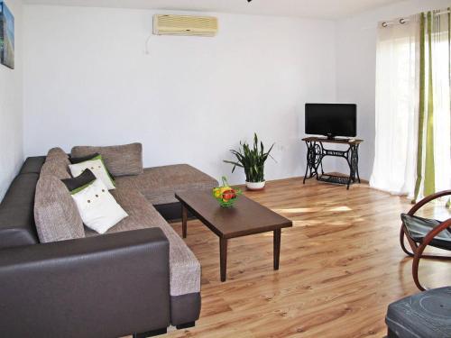 Holiday Home David (mdn124)