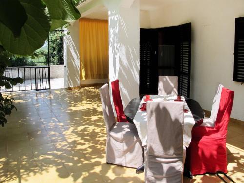Holiday Home Haus Tia (mdn181)
