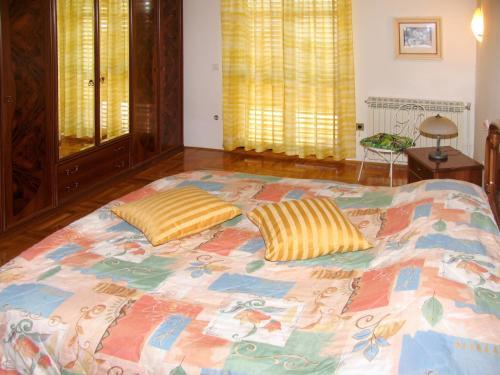 Holiday Home Haus Tia (mdn181)