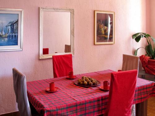 Holiday Home Haus Tia (mdn181)