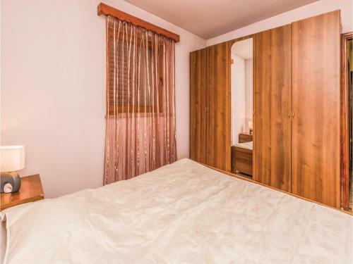 Three-bedroom Apartment In Marcana