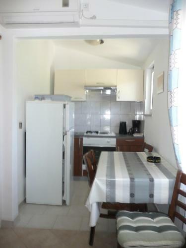 Two-bedroom Apartment In Lopar IV
