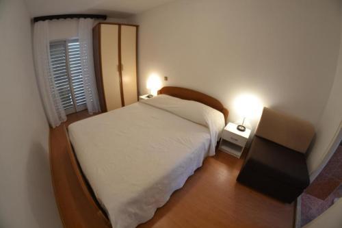 Apartments With A Parking Space Lopar (rab) - 14070
