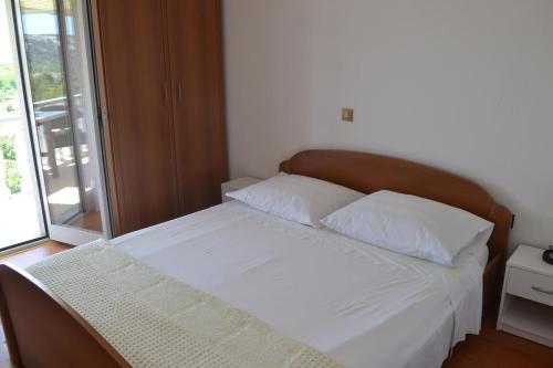 Apartments With A Parking Space Lopar (rab) - 14070