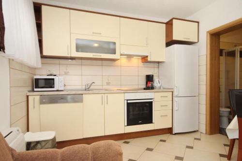 Apartment Lumbarda 9304b