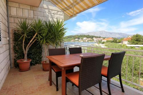Apartment Lumbarda 4393b