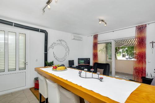Apartment In Quiet Area Mamrsa