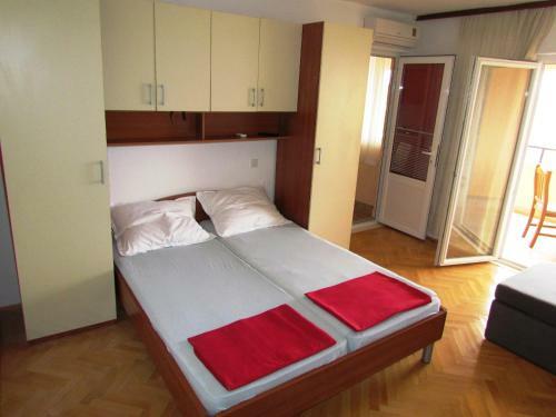 City Beach Apartments Medna