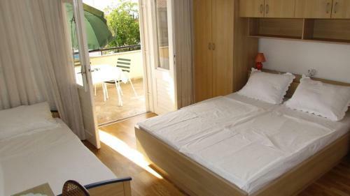City Beach Apartments Medna