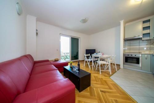 Apartments With A Parking Space Makarska - 15705