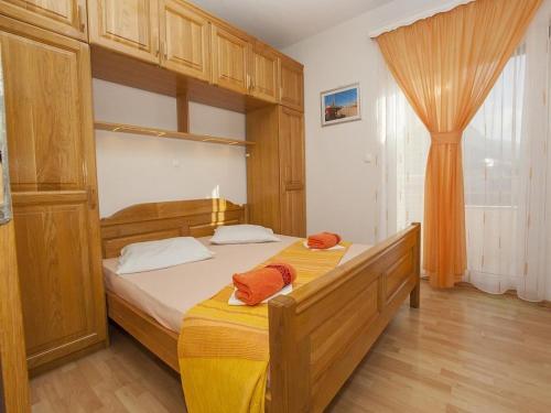 Apartments In Makarska 36213
