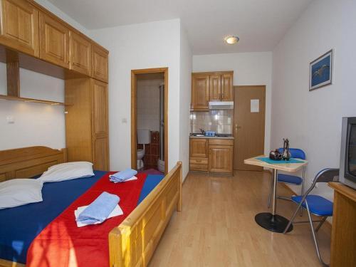 Apartments In Makarska 36213
