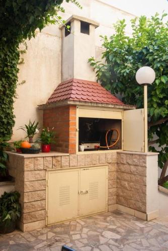 Apartments With A Parking Space Makarska - 8817