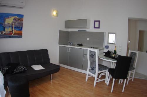 Apartments With A Parking Space Makarska - 12063