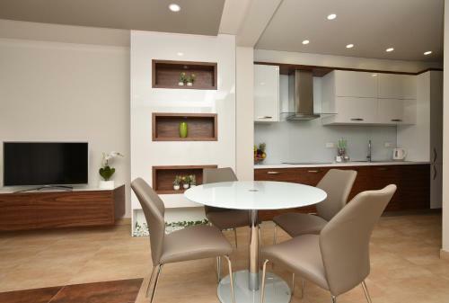 Apartments Dobro