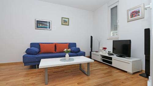 Apartments With A Parking Space Makarska - 13871
