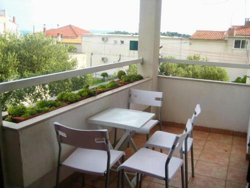 Apartments With A Parking Space Makarska - 5984