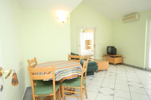 Apartment Makarska 6694b