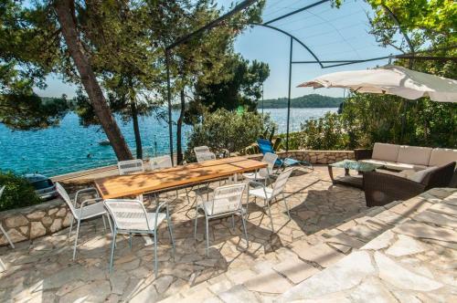 Apartment Mali Losinj 10420b