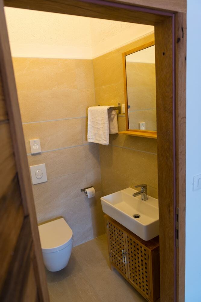 Hostal The House