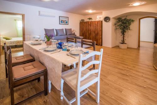 Apartment Malinska 13219a