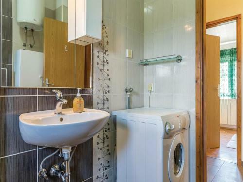 Three-bedroom Apartment In Marcana