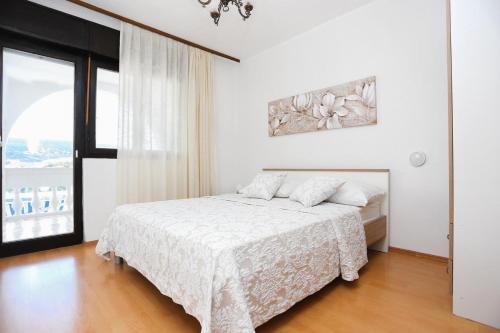Apartments By The Sea Marina (Trogir) - 9035