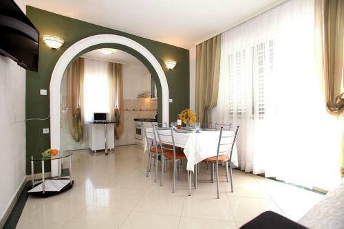 Apartments By The Sea Vinisce (Trogir) - 11856
