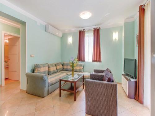 Two-bedroom Apartment In Martinscica